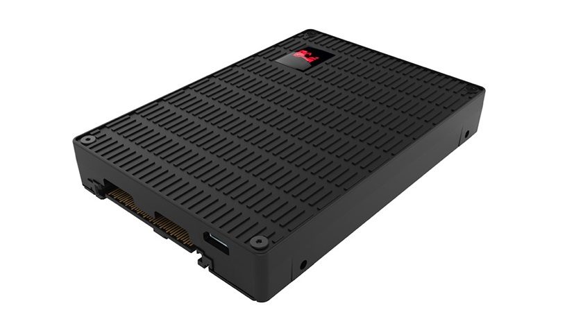 Kingston sorprende con el DCU1000, un SSD que roza los 7 GB por segundo