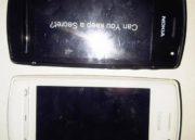 Disponible en dos colores -frontal-