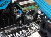 ASUS F1A75-I Deluxe -detalle pila en vertical-