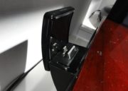 Detalle del doble dock -microUSB- y conector dock Apple