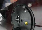 Conexiones traseras de entrada y salida de audio, ethernet y USB