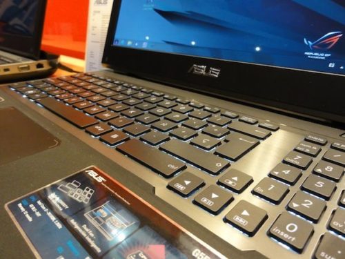 ASUS ROG G55VW -detalle teclado retroiluminado ASUS ROG G55VW -detalle teclado retroiluminado