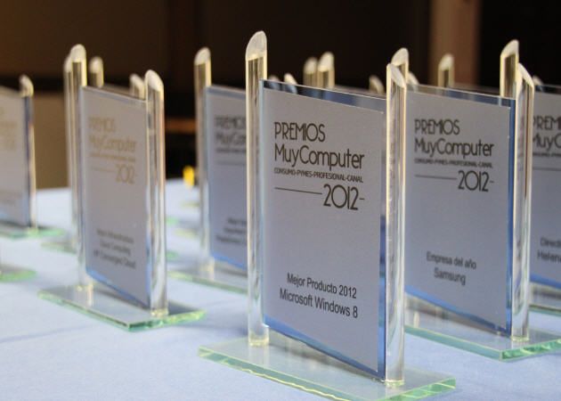 Premios-MuyComputer-2012-trofeos