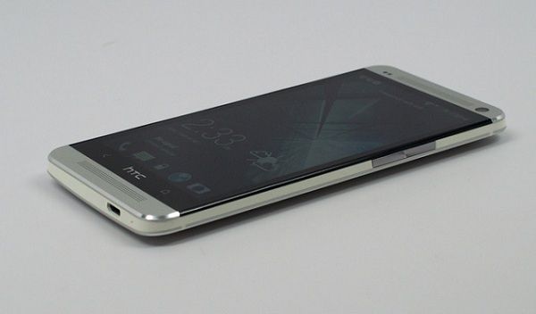1 phablet HTC One portada