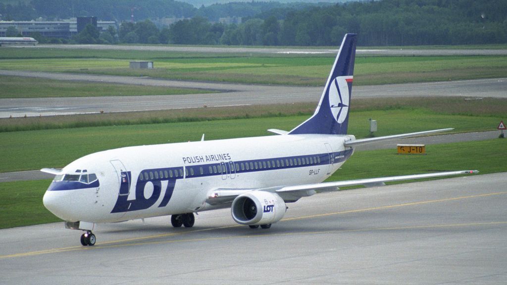 Ataque hacker deja en tierra a 1.400 pasajeros en Polonia