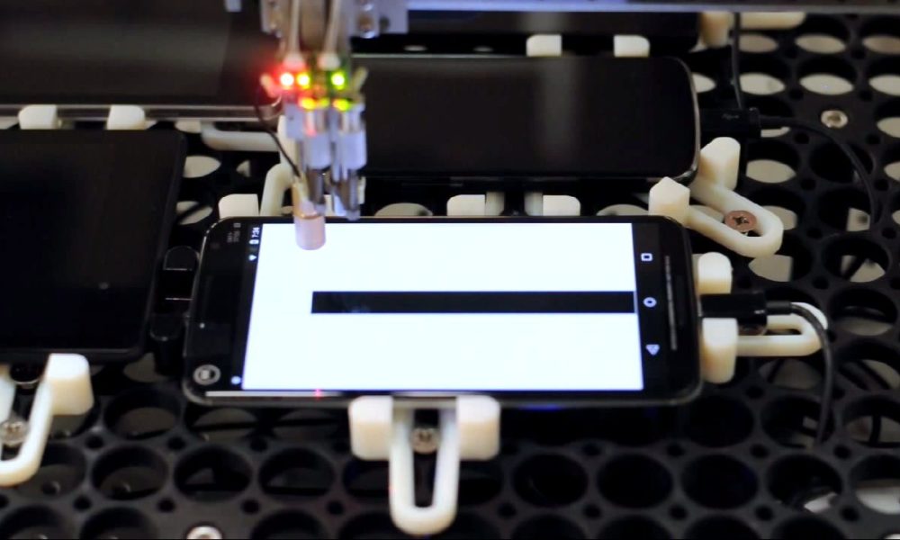 Chrome TouchBot, el robot tester de Google para Android