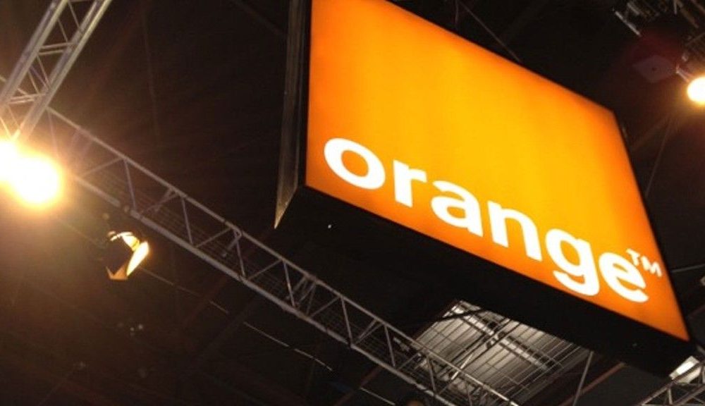 Orange amplía su fibra a 300 Mbps y se suma al fútbol