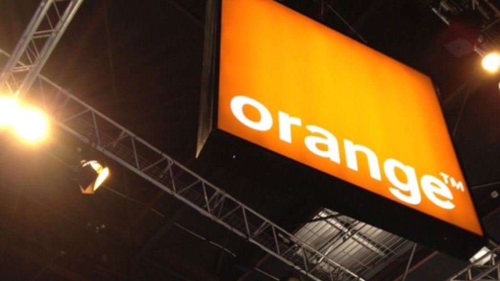 Orange amplía su fibra a 300 Mbps y se suma al fútbol