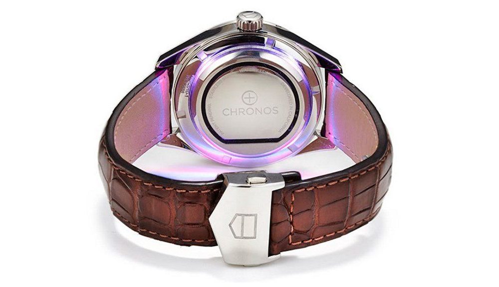Chronos, el adhesivo que convierte tu reloj estándar en un smartwatch