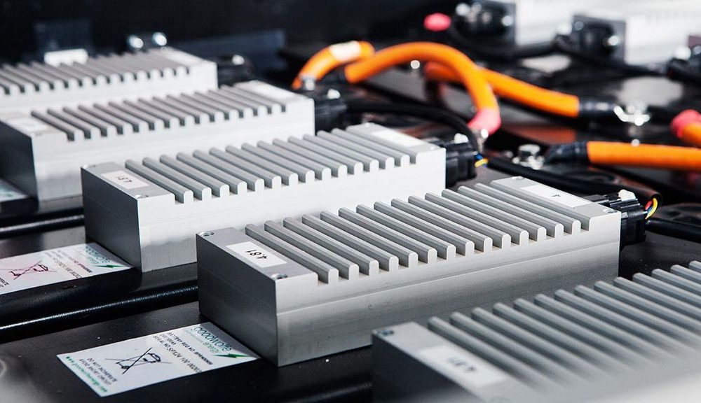 Daimler reutiliza baterías de vehículos para almacenar energías renovables