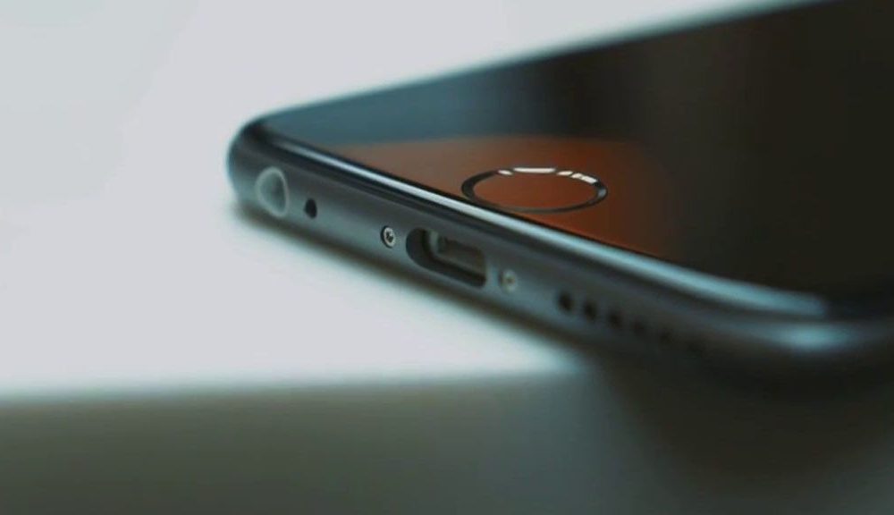 Motín contra Apple por el conector propietario de auriculares