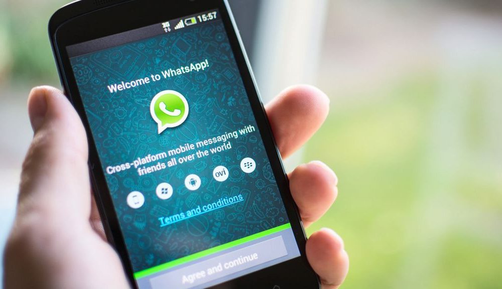 WhatsApp abandona el cobro del dólar anual