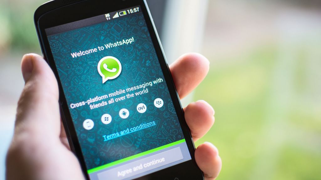WhatsApp abandona el cobro del dólar anual
