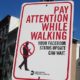 Nueva ley busca multar a los que escriben mientras caminan 41