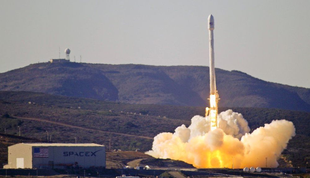 Launch_of_Falcon_9_carrying_CASSIOPE