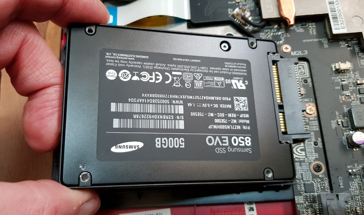 Cómo reemplazar un disco duro una SSD en un portátil