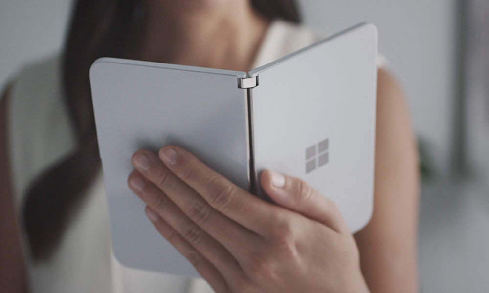Satya Nadella presume de Surface Duo