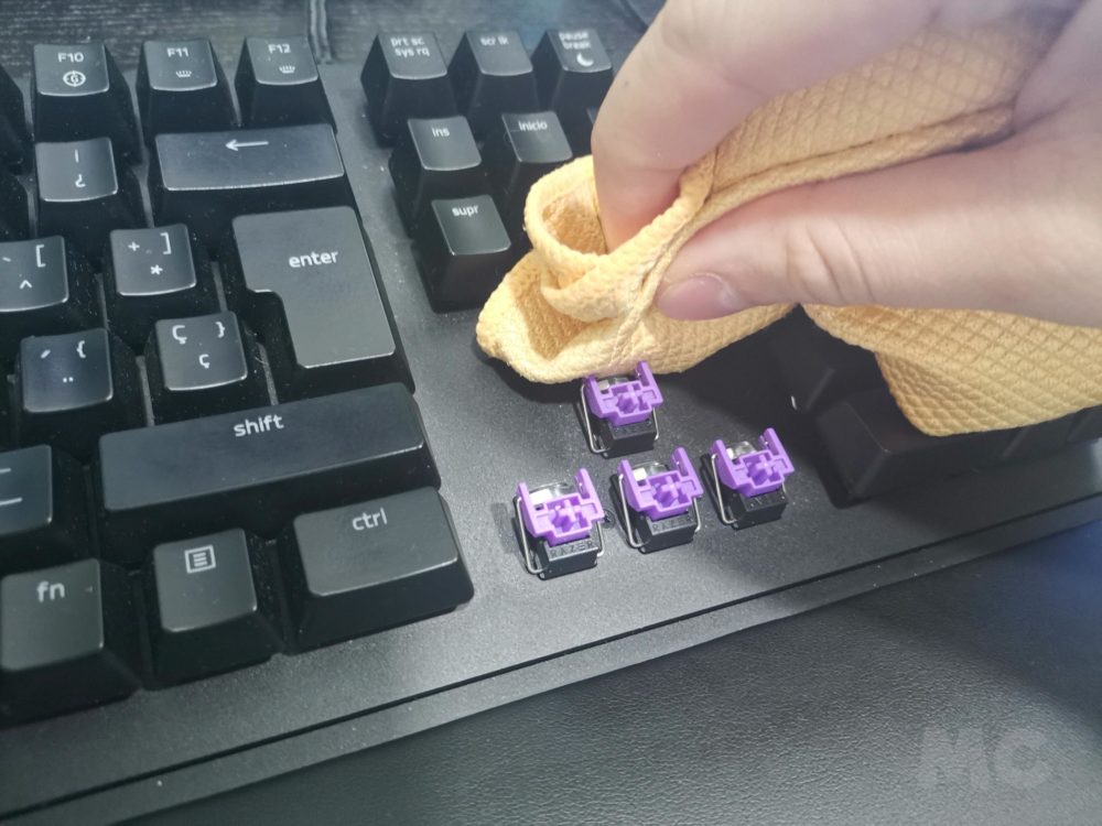 Cómo limpiar el teclado del ordenador y el portátil