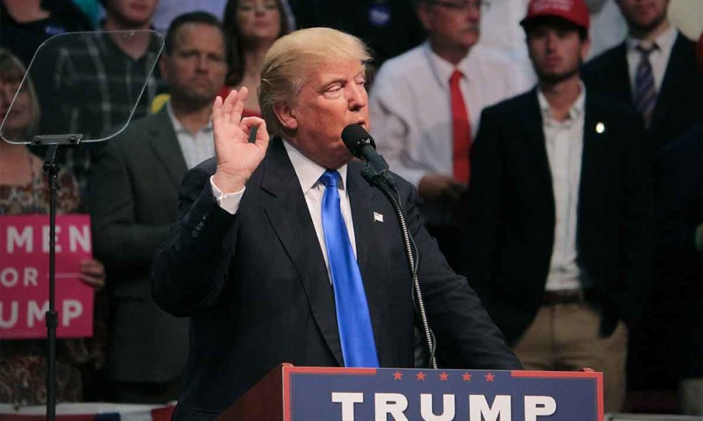 Donald Trump cancela From the desk of Donald J. Trump