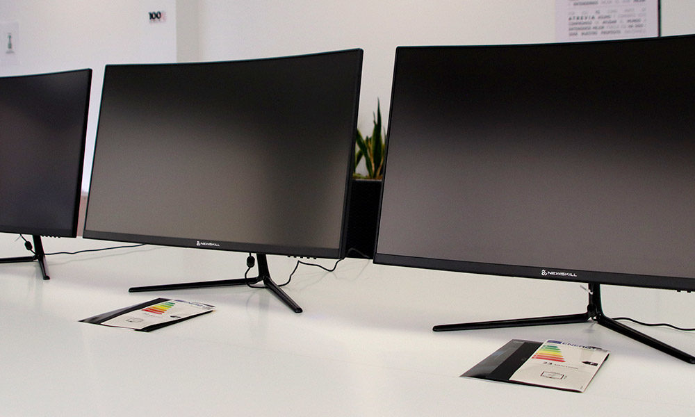 Newskill Icarius monitores gaming comparativa análisis