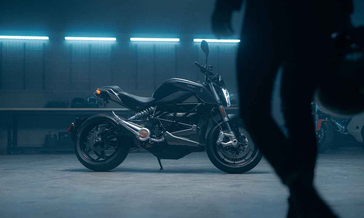 Zero SR 2022: la primera moto con compras in-app y DLC
