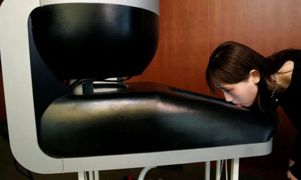 Demostración de la pantalla de televisor capaz de reproducir sabores