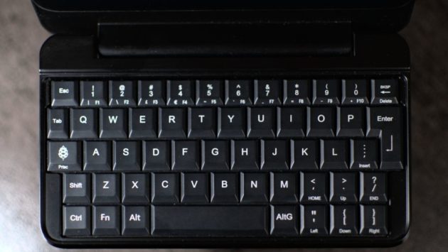 carcasa con teclado para el PinePhone y su variante Pro