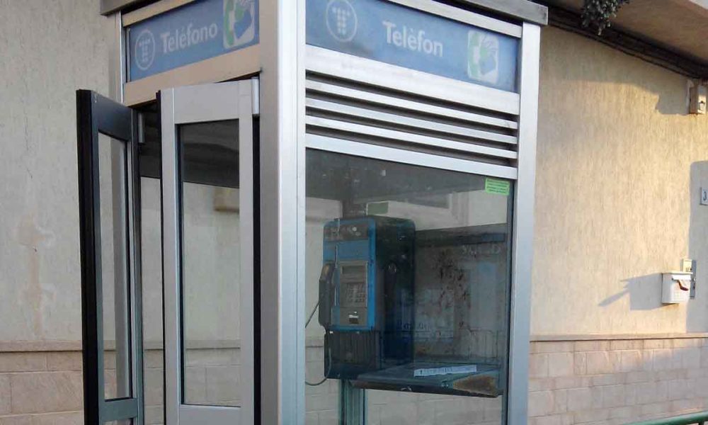 Comienza el final de las cabinas telefónicas