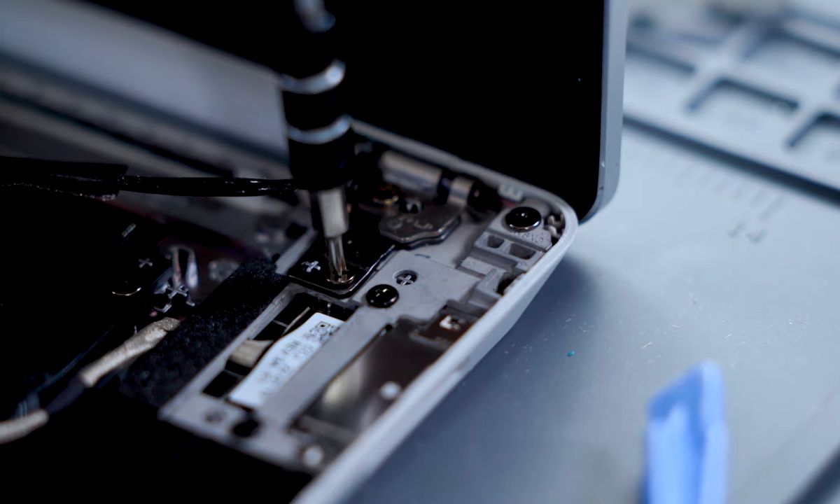 Surface Laptop Go 2 desmontado