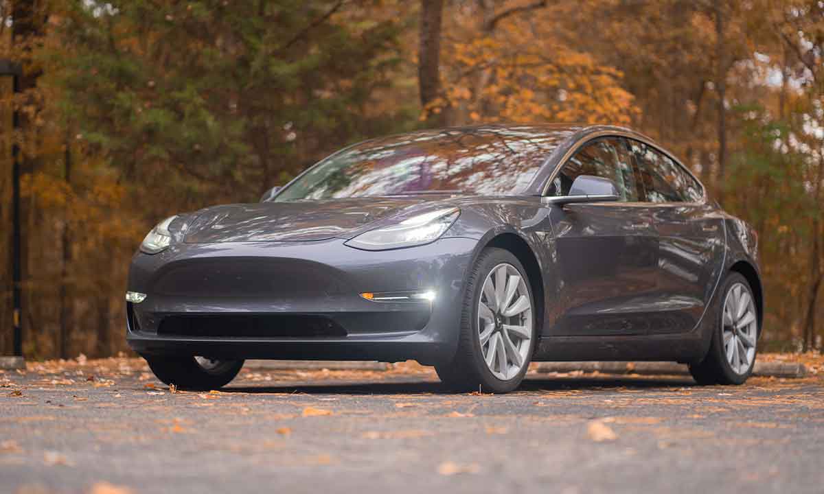 Tesla no podrá seguir vendiendo tanto humo en California