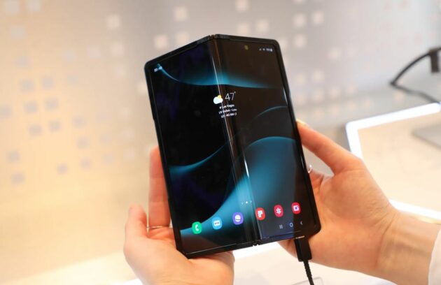 Prototipo de pantalla flexible Flex In & Out de Samsung Display