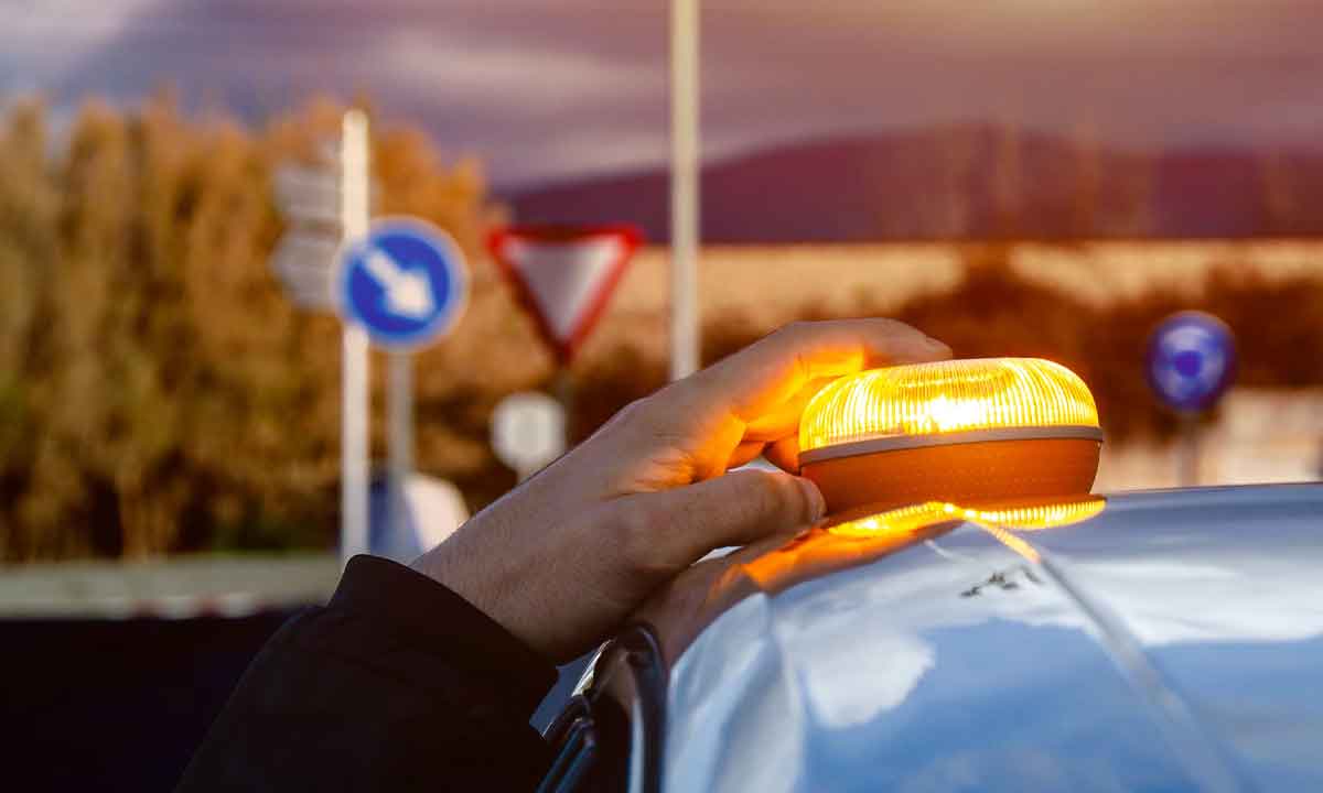 ¿Qué es la baliza V16 conectada? ¿La necesitas?