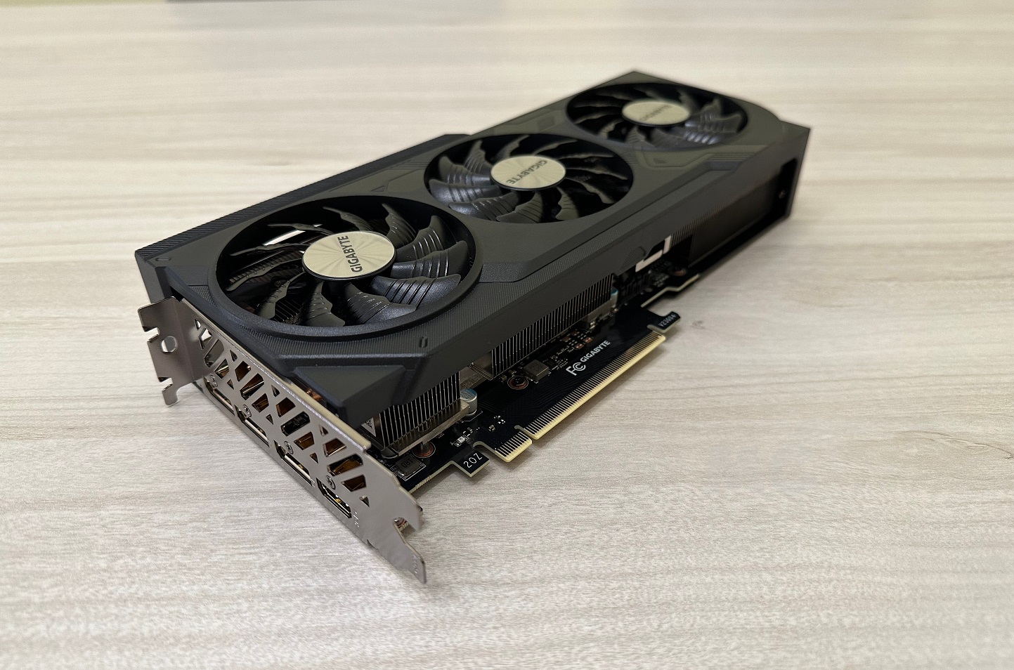 GIGABYTE GeForce RTX 4070 WindForce OC