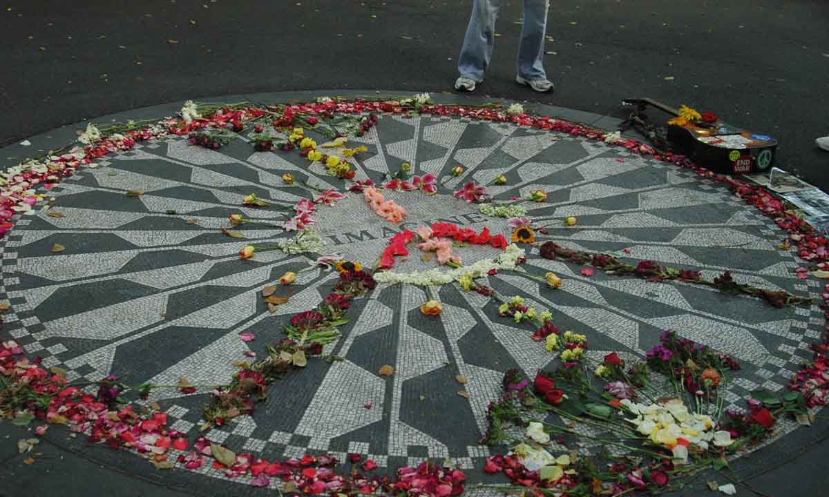 Paul McCartney emplea IA para recrear la voz de John Lennon