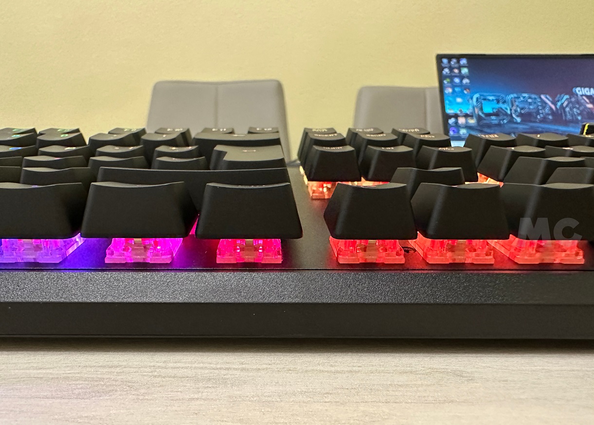 CORSAIR K70 CORE, análisis: teclado gaming de gama media que apunta a la  gama alta