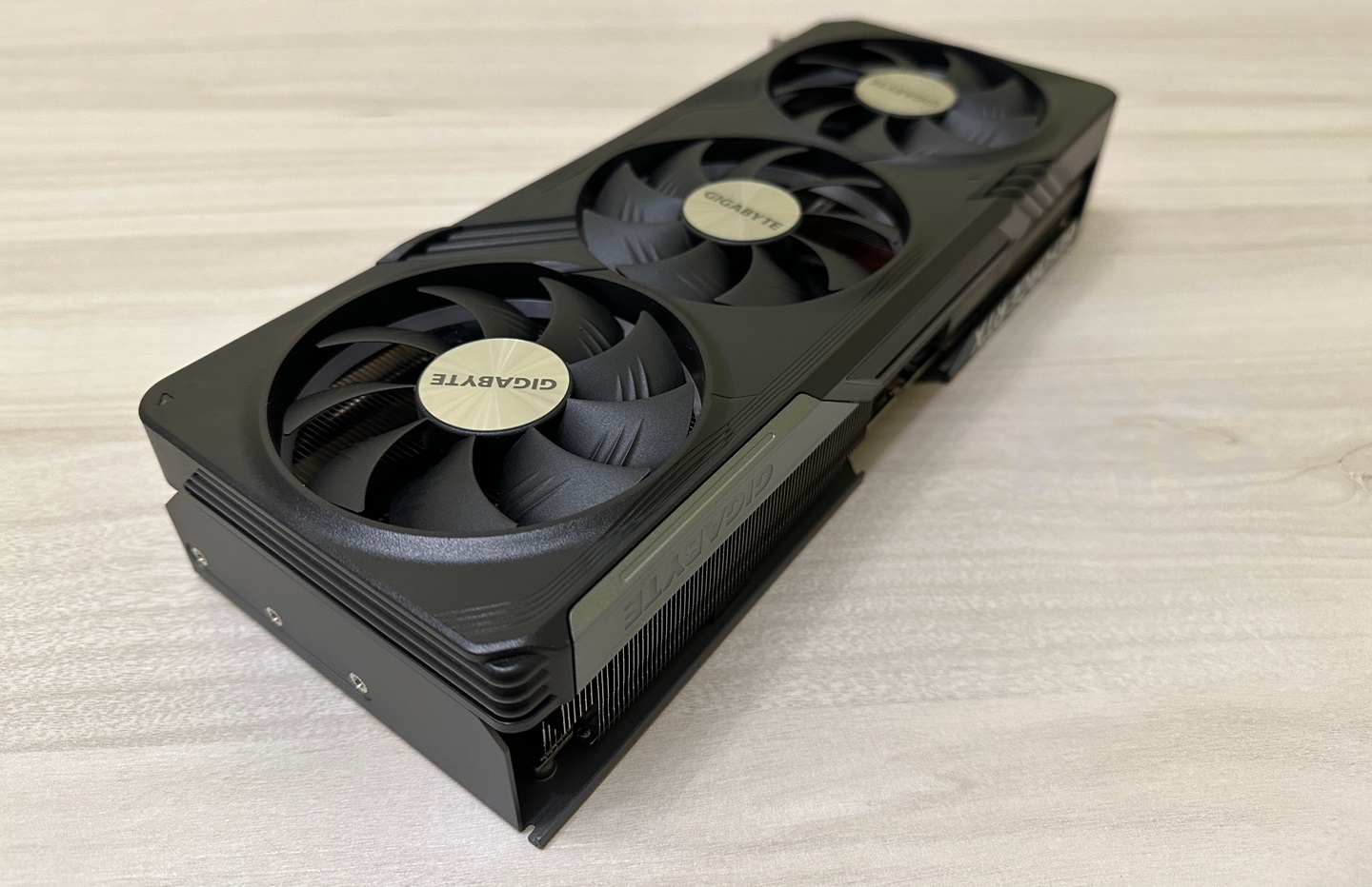 GIGABYTE GeForce RTX 4070 Ti SUPER GAMING OC