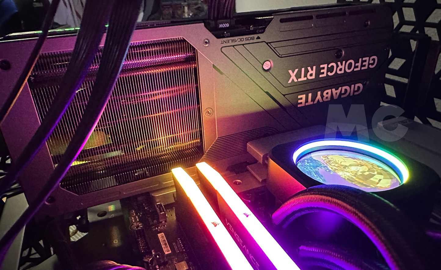 GIGABYTE GeForce RTX 4070 Ti SUPER GAMING OC