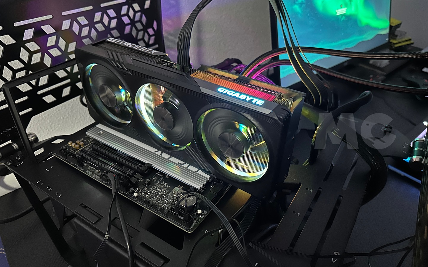 GIGABYTE GeForce RTX 4070 Ti SUPER GAMING OC