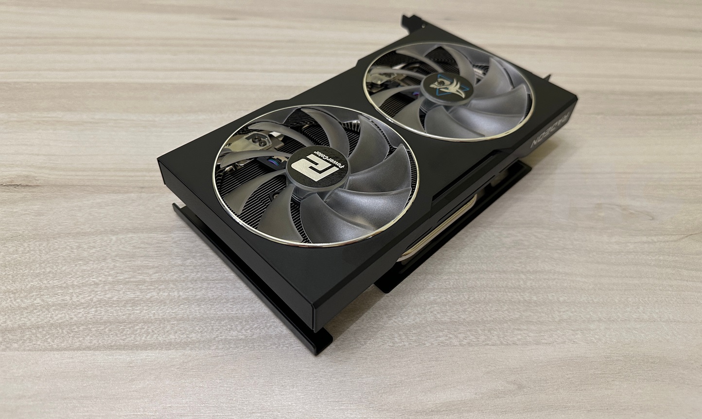 PowerColor AMD Radeon RX 7600 XT Hellhound