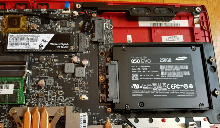 Cómo montar una SSD en un portátil