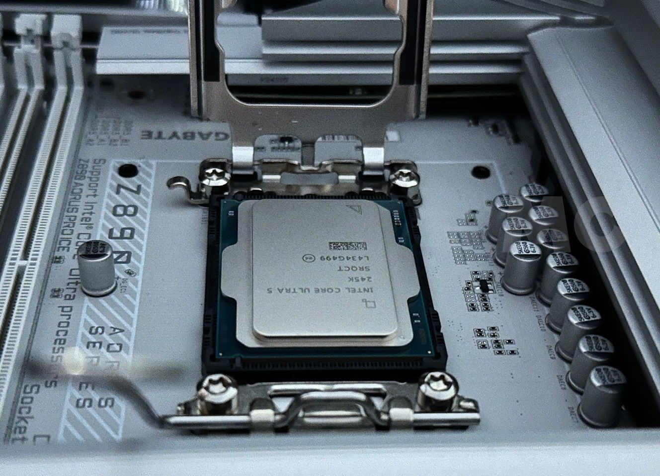 Intel Core Ultra 5 245K