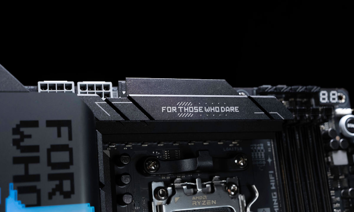 ASUS presenta en el CES 2025 21 placas base X870E, B850 y B840 para AMD Ryzen 9000