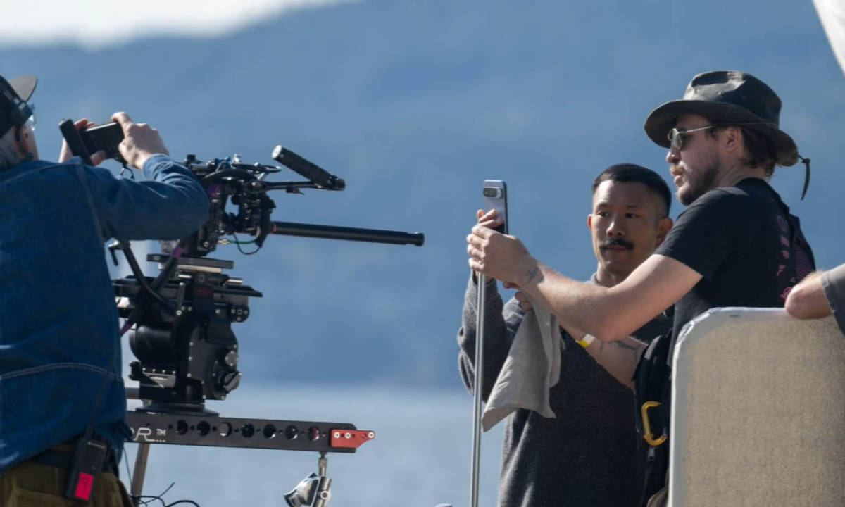 El Pixel 10 se deja ver (y fotografiar) en la playa