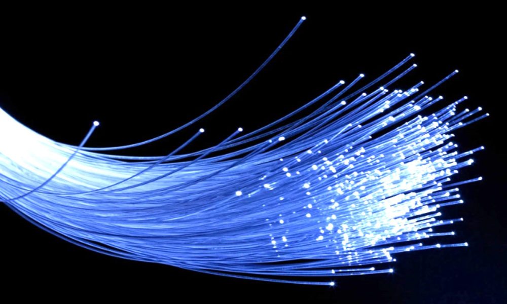 fibra óptica Japón velocidad descarga Internet 1 petabit