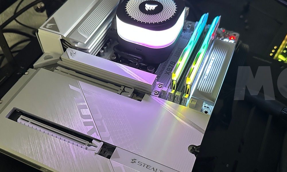 GIGABYTE X870 AORUS STEALTH ICE
