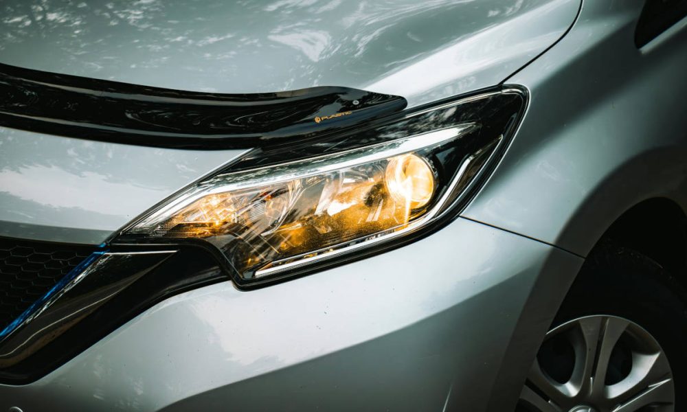 Tesla rectifica: la palanca de intermitentes vuelve al Model 3... pero pagando