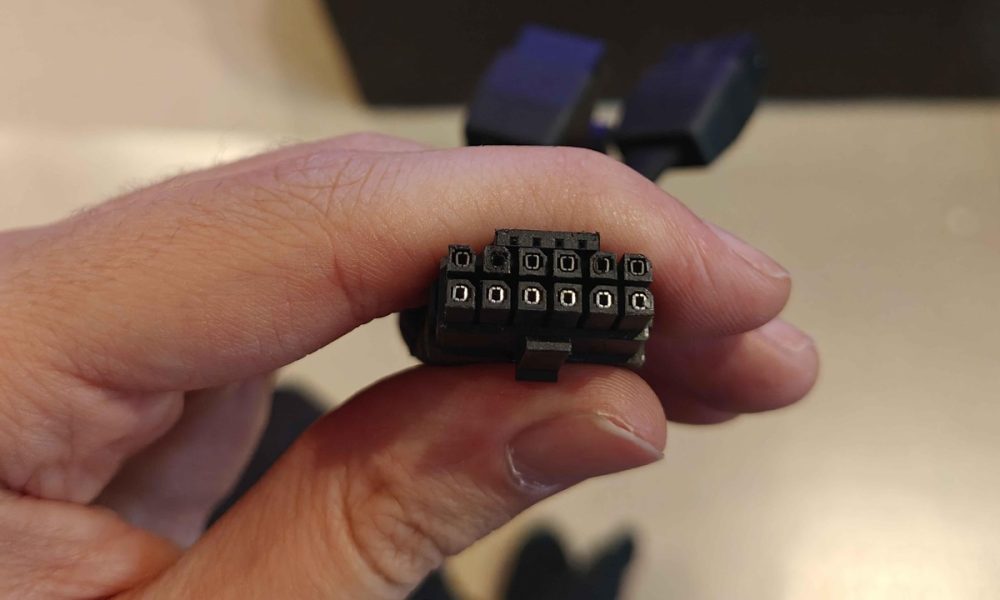 adaptador 16 pines quemado Radeon RX 9070 XT