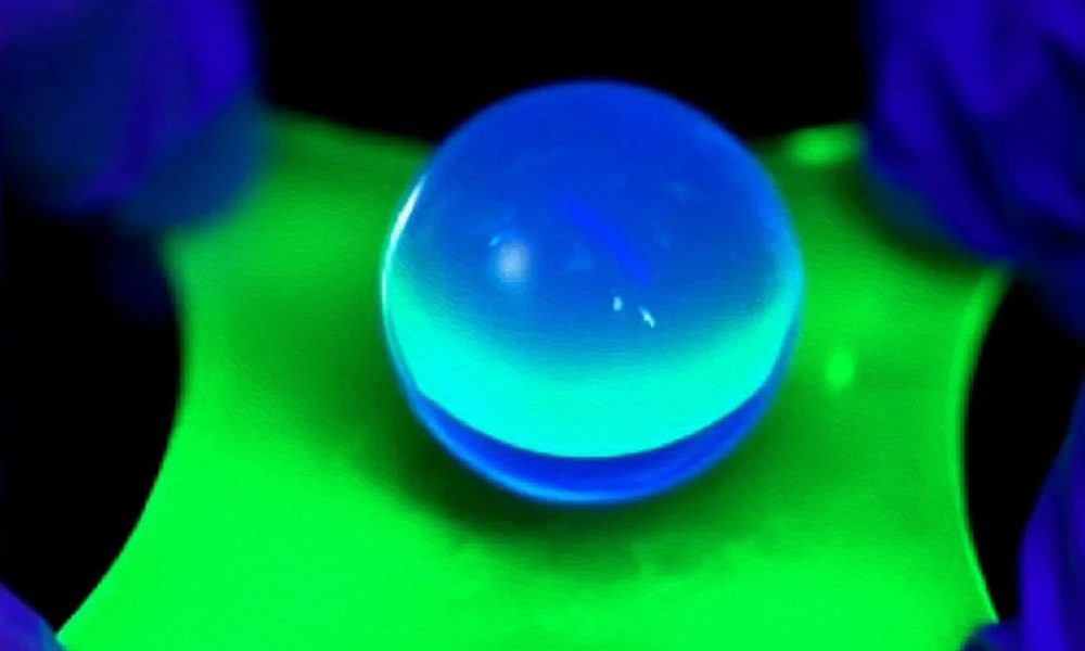 Crean una pantalla OLED que puede estirarse y doblar su tamaño