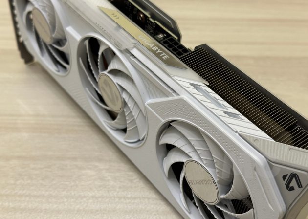 Radeon RX 9060 XT GAMING OC ICE 16G