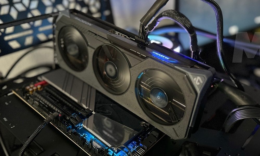 La-GIGABYTE-Radeon-RX-9060-XT-Gaming-OC montada en banco de pruebas